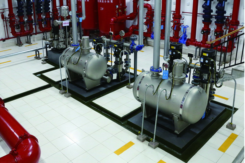 蕪湖時(shí)代金融中心消防泵房設(shè)備、管道安裝，泵房設(shè)備基礎(chǔ)、排水溝、支架細(xì)部做法